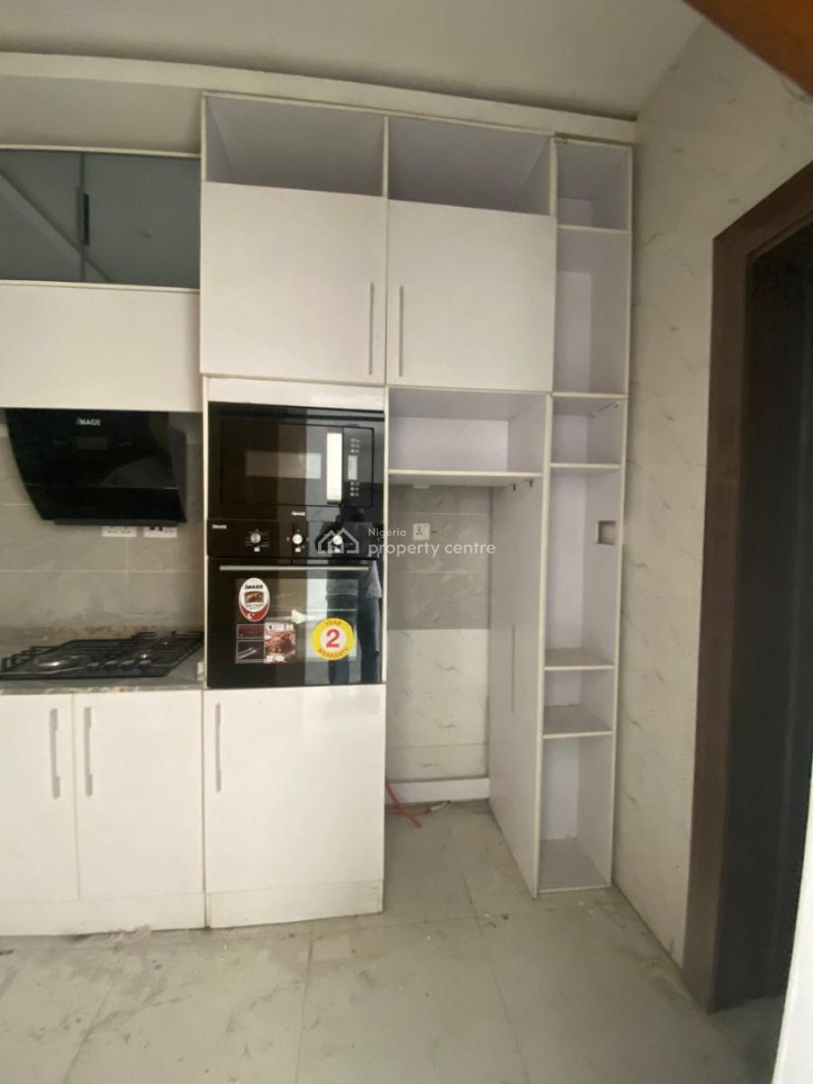Spacious Massive Luxury 2 Bedroom Flat Apartment, Secure Estate Off Freedom Wey Lekki Phase One, Lekki Phase 1, Lekki, Lagos, Flat / Apartment for Rent