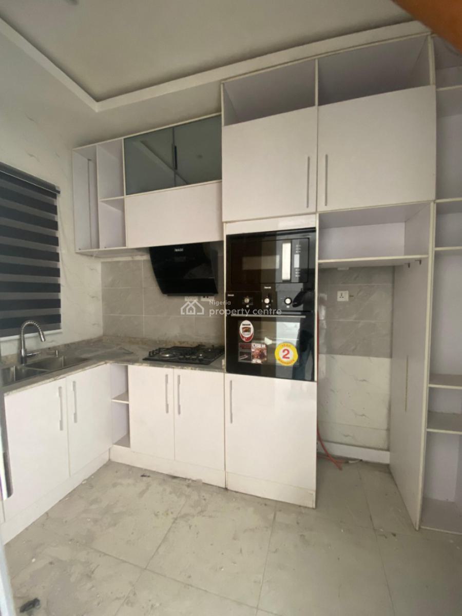 Spacious Massive Luxury 2 Bedroom Flat Apartment, Secure Estate Off Freedom Wey Lekki Phase One, Lekki Phase 1, Lekki, Lagos, Flat / Apartment for Rent