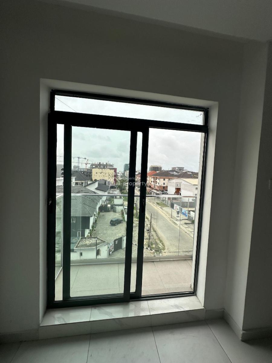 3 Bedroom Apartment with Bq on The 2nd Floor with a Rooftop Swimming P, Lekki Phase 1, Lekki, Lagos, Flat / Apartment for Rent