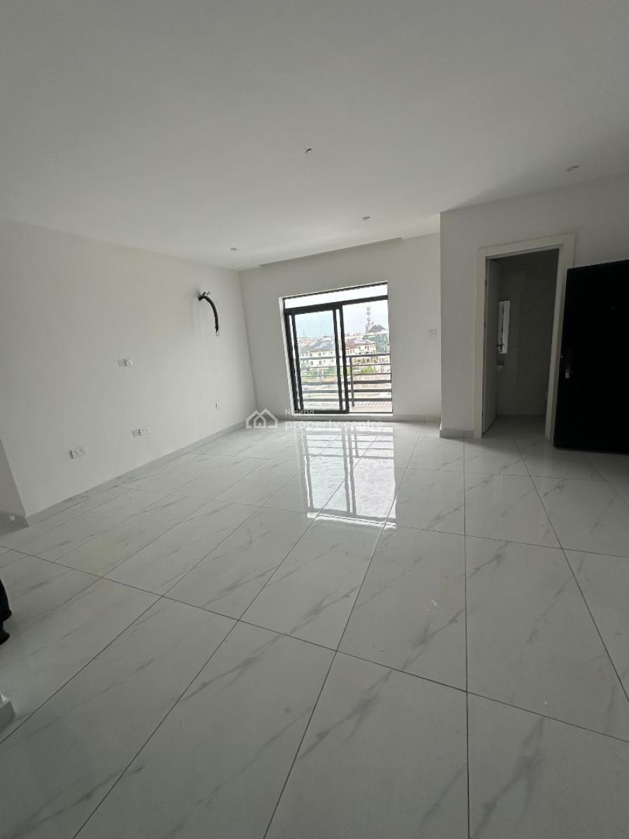 3 Bedroom Apartment with Bq on The 2nd Floor with a Rooftop Swimming P, Lekki Phase 1, Lekki, Lagos, Flat / Apartment for Rent