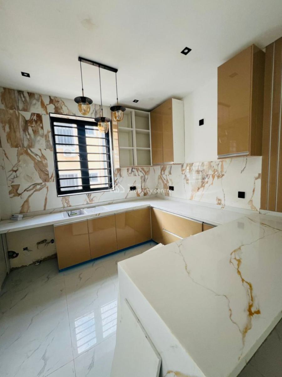 Luxurious  2 Bedroom Apartment, Lekki Phase 1, Lekki, Lagos, Flat / Apartment for Sale