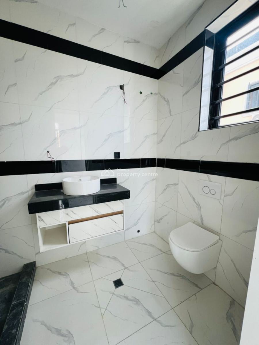 Luxurious  2 Bedroom Apartment, Lekki Phase 1, Lekki, Lagos, Flat / Apartment for Sale