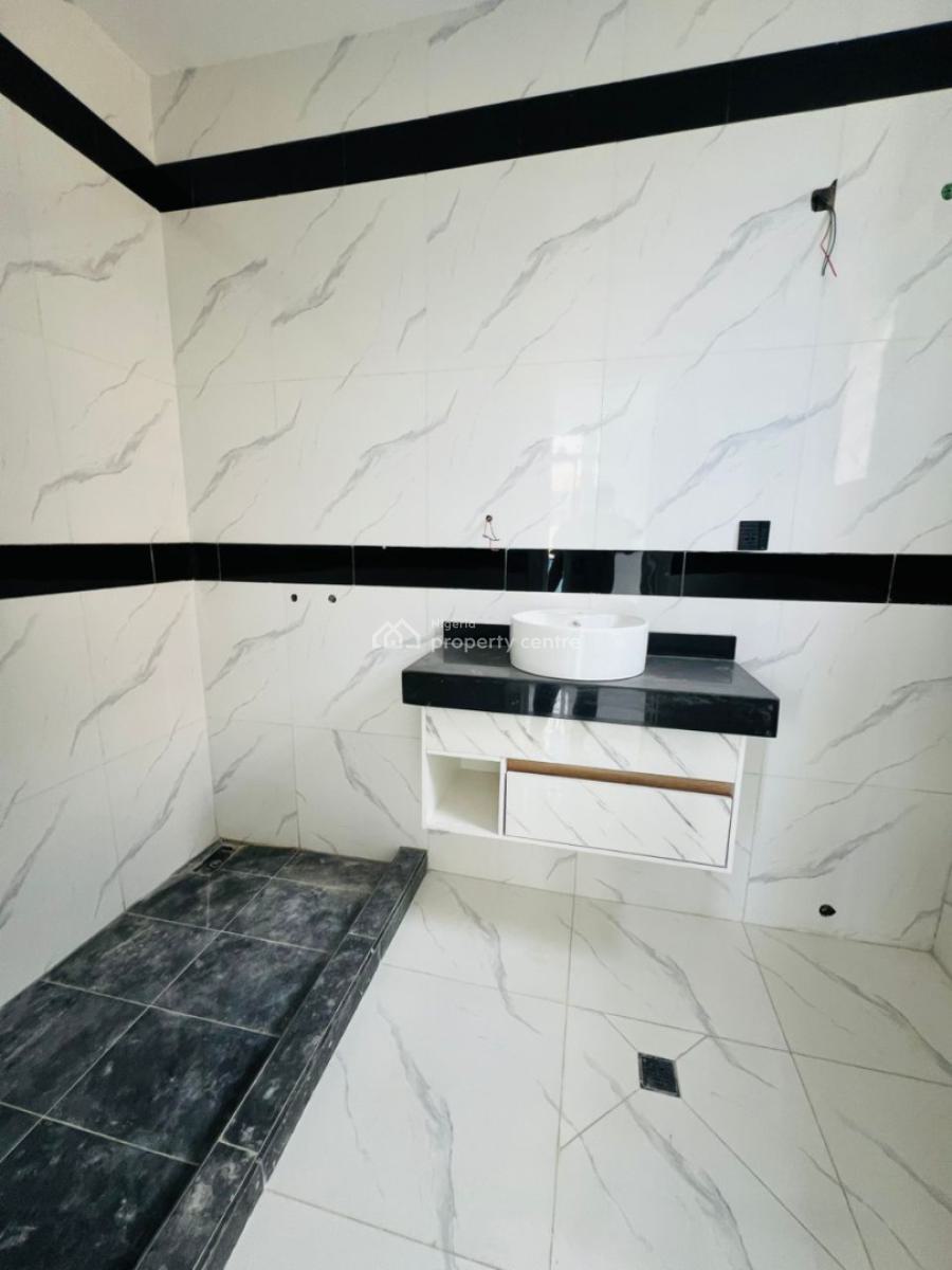 Luxurious  2 Bedroom Apartment, Lekki Phase 1, Lekki, Lagos, Flat / Apartment for Sale