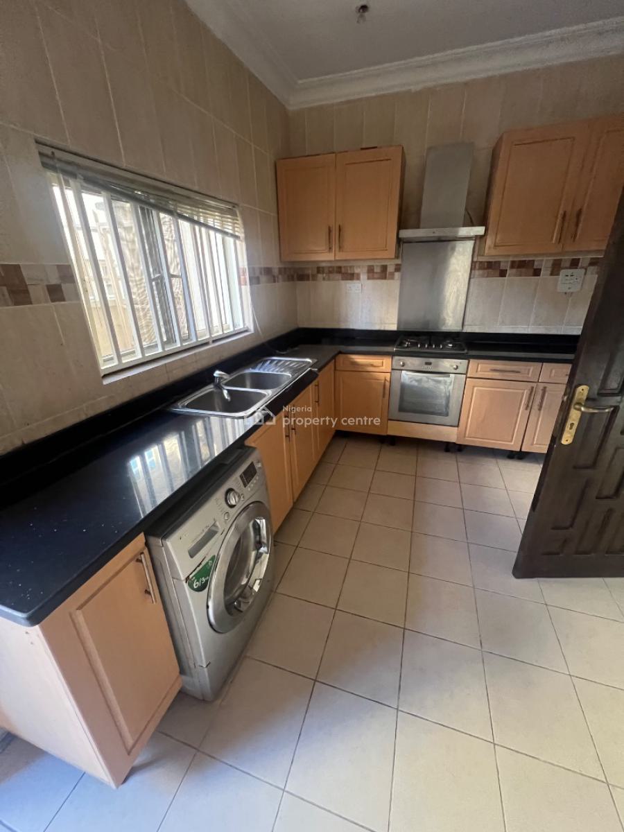 Classic and Luxurious 3-bedroom Flat with Bq and 7 Acs and Inverter, Lekki Phase 1, Lekki, Lagos, Flat / Apartment for Rent