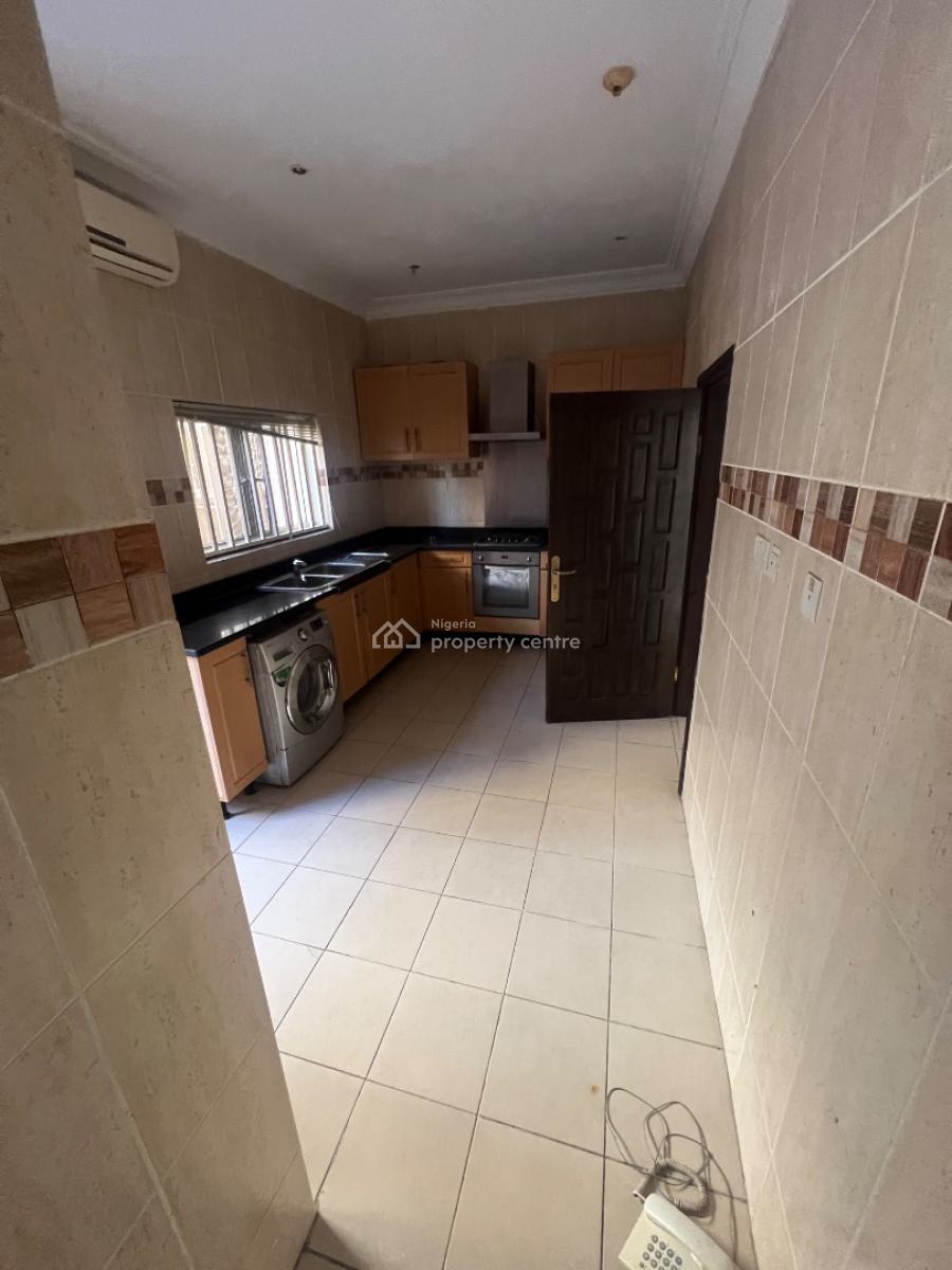 Classic and Luxurious 3-bedroom Flat with Bq and 7 Acs and Inverter, Lekki Phase 1, Lekki, Lagos, Flat / Apartment for Rent