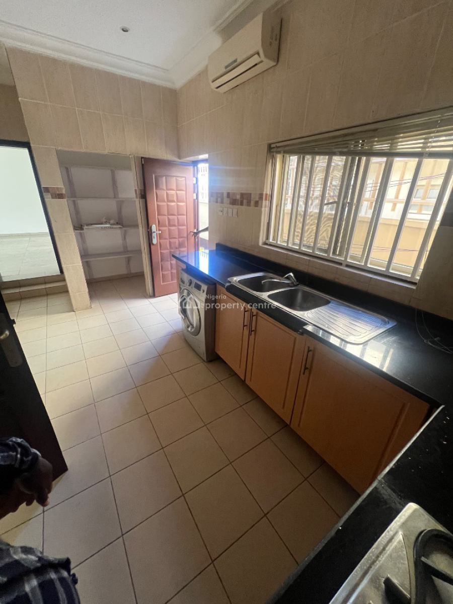 Classic and Luxurious 3-bedroom Flat with Bq and 7 Acs and Inverter, Lekki Phase 1, Lekki, Lagos, Flat / Apartment for Rent