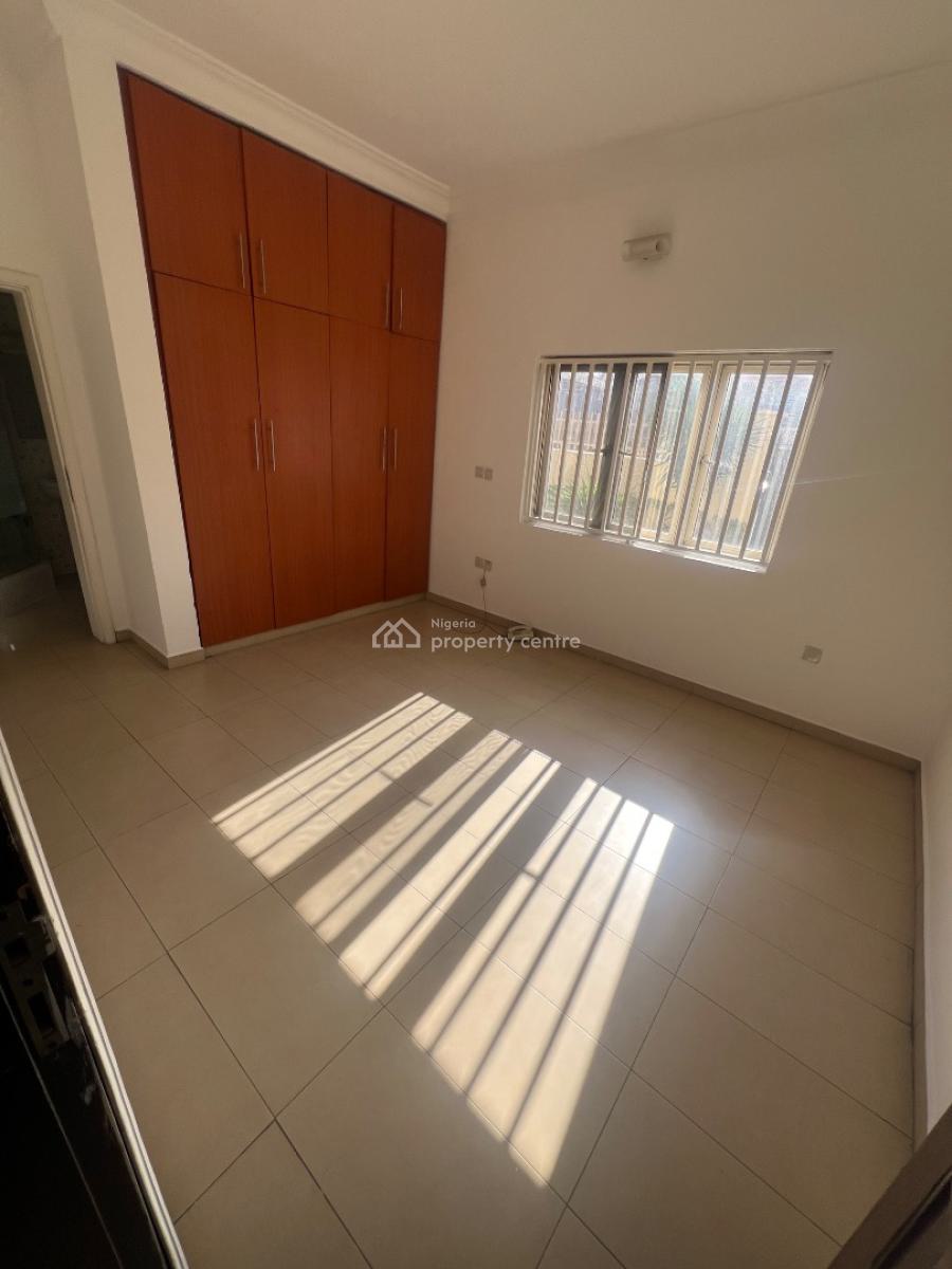 Classic and Luxurious 3-bedroom Flat with Bq and 7 Acs and Inverter, Lekki Phase 1, Lekki, Lagos, Flat / Apartment for Rent