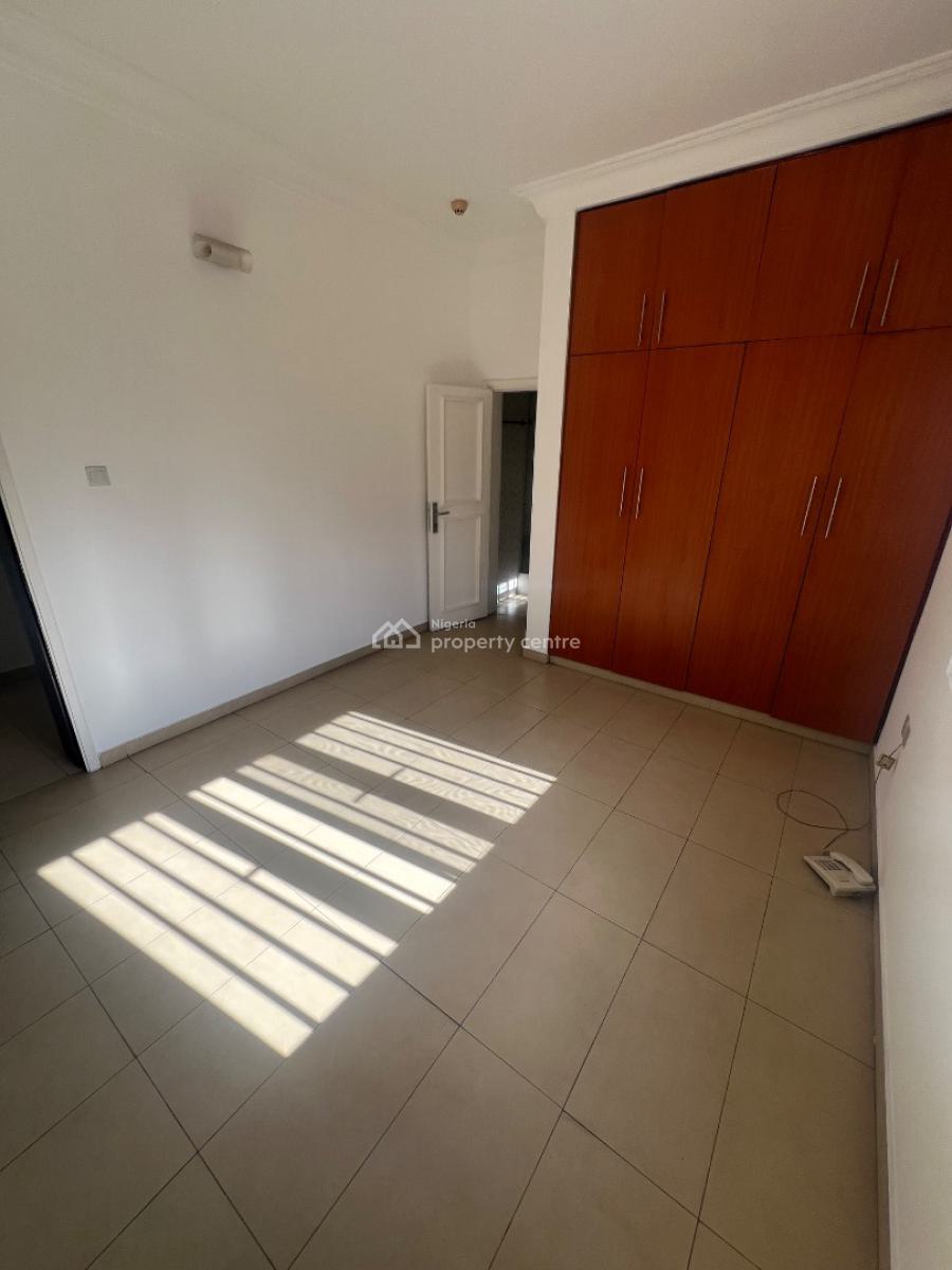 Classic and Luxurious 3-bedroom Flat with Bq and 7 Acs and Inverter, Lekki Phase 1, Lekki, Lagos, Flat / Apartment for Rent