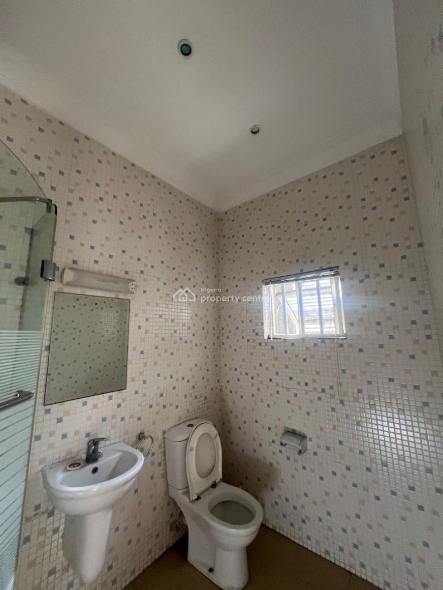 Classic and Luxurious 3-bedroom Flat with Bq and 7 Acs and Inverter, Lekki Phase 1, Lekki, Lagos, Flat / Apartment for Rent