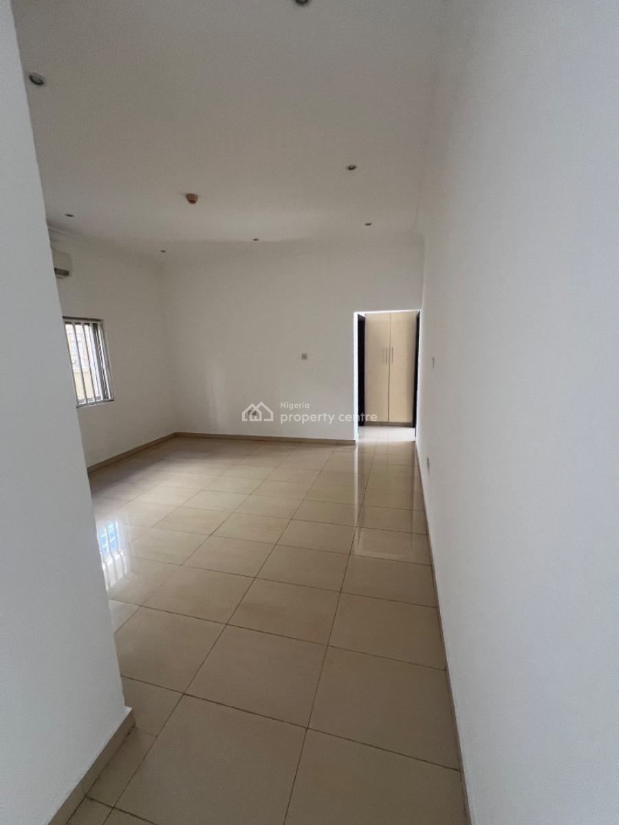Classic and Luxurious 3-bedroom Flat with Bq and 7 Acs and Inverter, Lekki Phase 1, Lekki, Lagos, Flat / Apartment for Rent