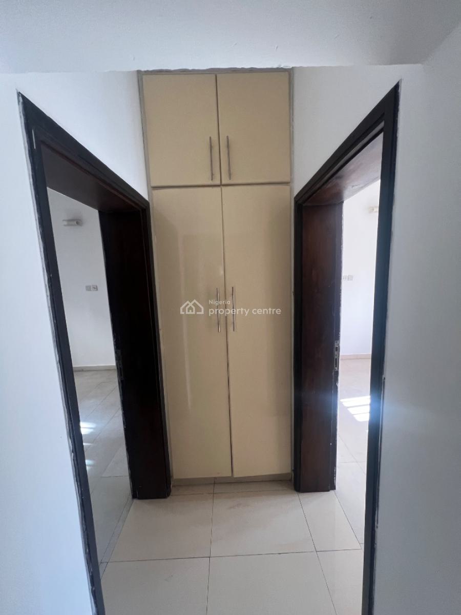 Classic and Luxurious 3-bedroom Flat with Bq and 7 Acs and Inverter, Lekki Phase 1, Lekki, Lagos, Flat / Apartment for Rent