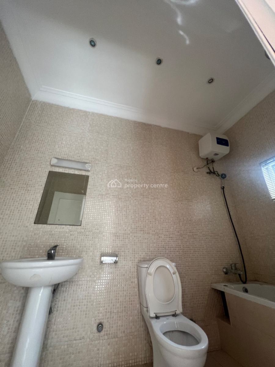 Classic and Luxurious 3-bedroom Flat with Bq and 7 Acs and Inverter, Lekki Phase 1, Lekki, Lagos, Flat / Apartment for Rent