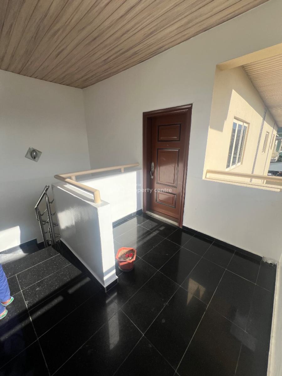 Classic and Luxurious 3-bedroom Flat with Bq and 7 Acs and Inverter, Lekki Phase 1, Lekki, Lagos, Flat / Apartment for Rent