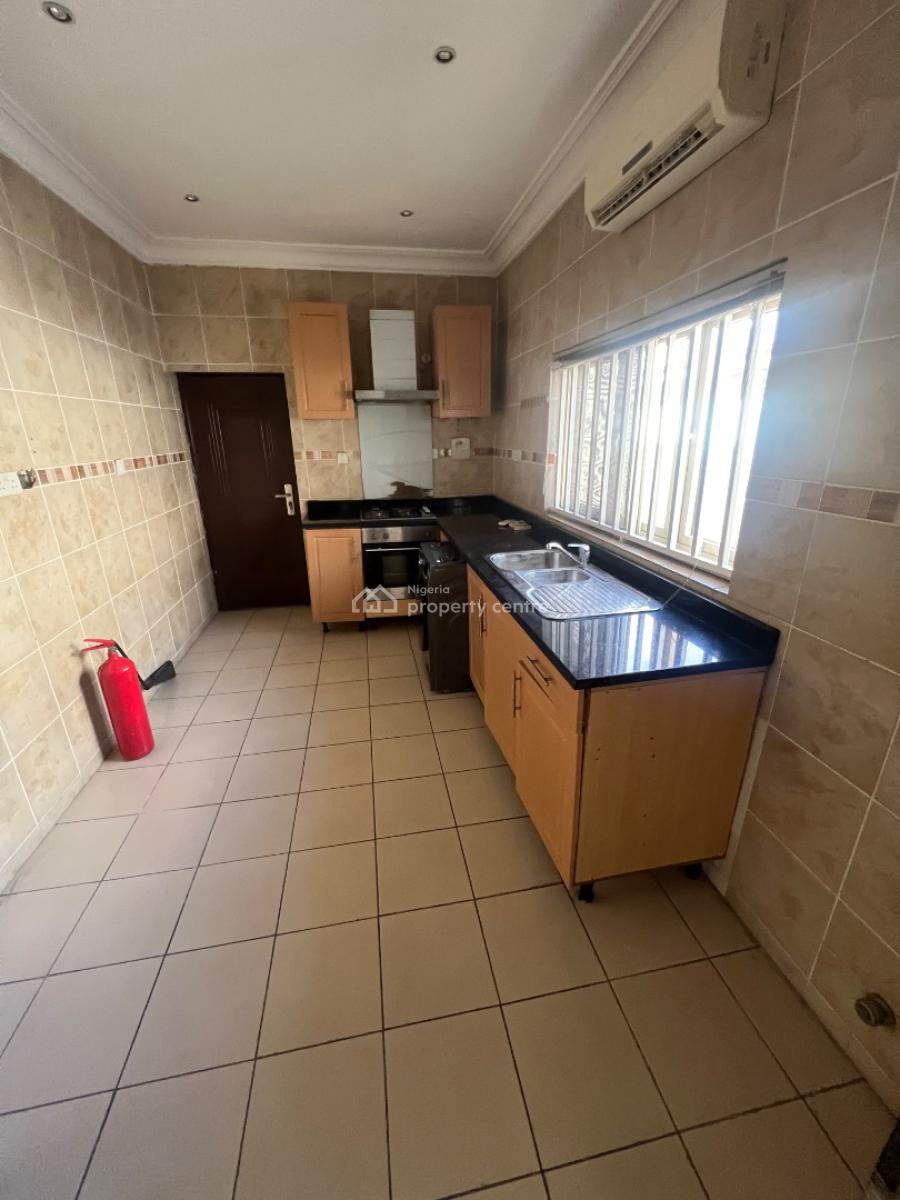 Classic and Luxurious 3-bedroom Flat with Bq and 7 Acs and Inverter, Lekki Phase 1, Lekki, Lagos, Flat / Apartment for Rent