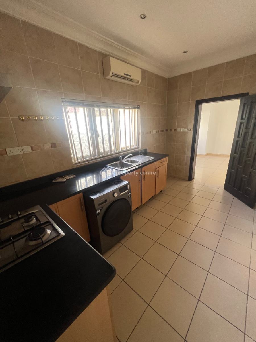 Classic and Luxurious 3-bedroom Flat with Bq and 7 Acs and Inverter, Lekki Phase 1, Lekki, Lagos, Flat / Apartment for Rent