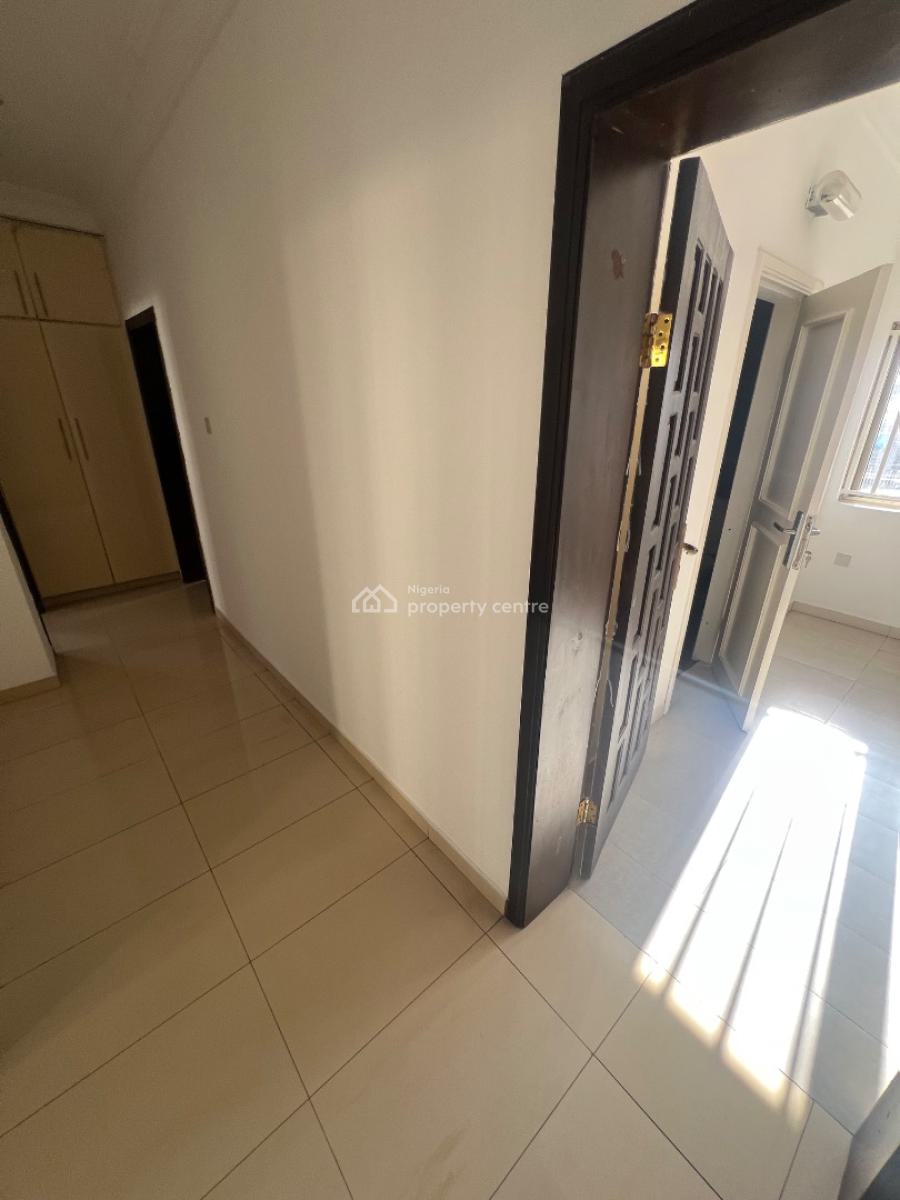 Classic and Luxurious 3-bedroom Flat with Bq and 7 Acs and Inverter, Lekki Phase 1, Lekki, Lagos, Flat / Apartment for Rent