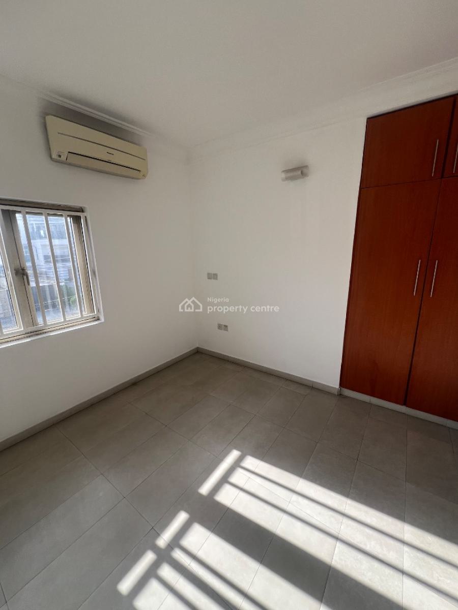 Classic and Luxurious 3-bedroom Flat with Bq and 7 Acs and Inverter, Lekki Phase 1, Lekki, Lagos, Flat / Apartment for Rent