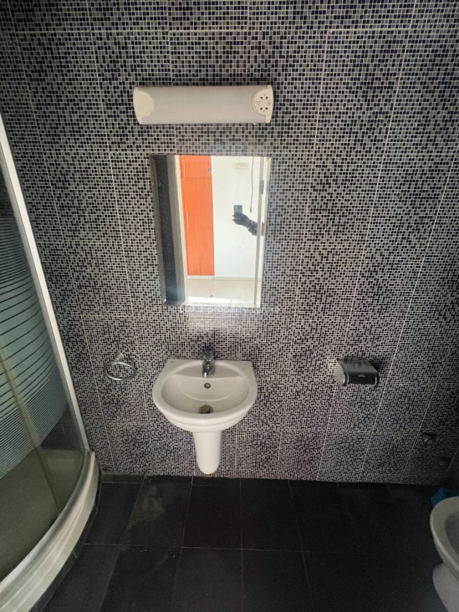 Classic and Luxurious 3-bedroom Flat with Bq and 7 Acs and Inverter, Lekki Phase 1, Lekki, Lagos, Flat / Apartment for Rent