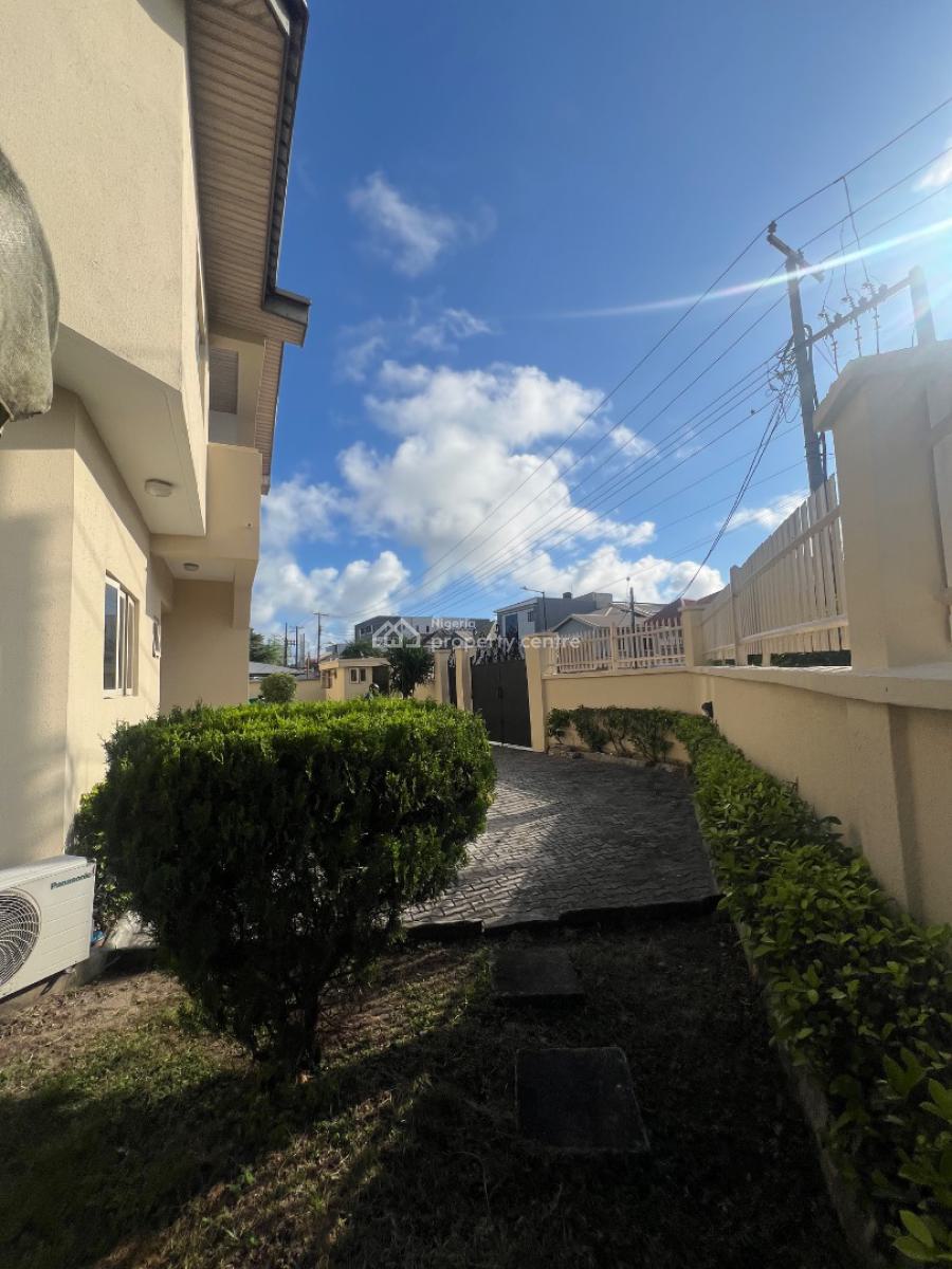 Classic and Luxurious 3-bedroom Flat with Bq and 7 Acs and Inverter, Lekki Phase 1, Lekki, Lagos, Flat / Apartment for Rent
