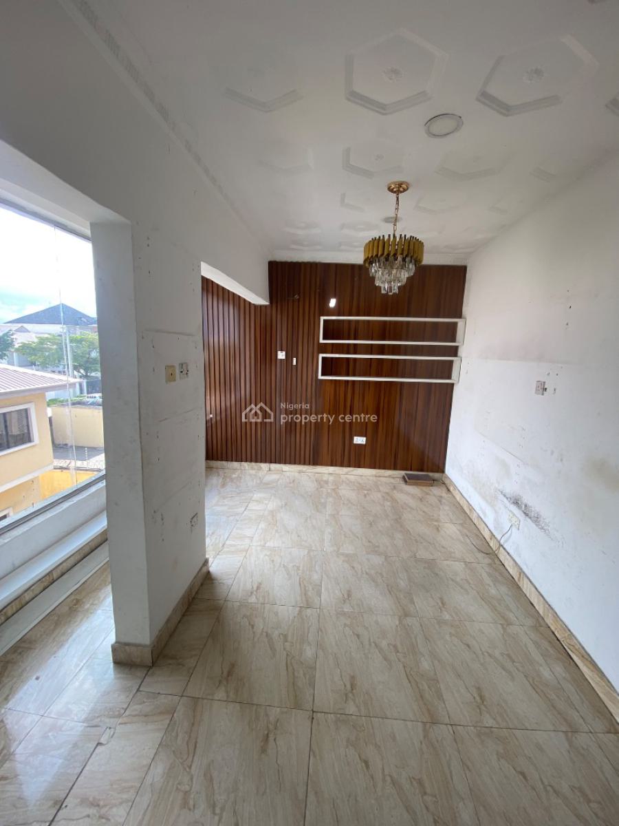 Luxury Shop in a Prime Strategic Location, Off Admiralty Way, Lekki Phase 1, Lekki, Lagos, Shop for Rent