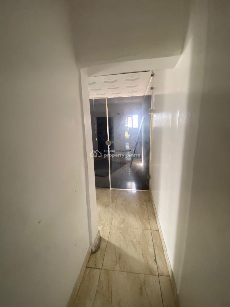 Luxury Shop in a Prime Strategic Location, Off Admiralty Way, Lekki Phase 1, Lekki, Lagos, Shop for Rent