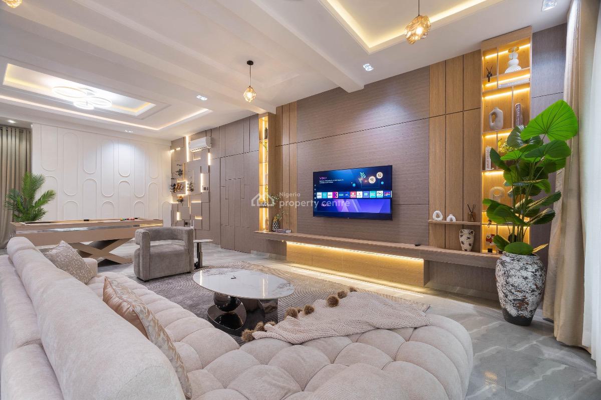 Luxurious 2 Bedrooms Penthouse with Pool, Snooker, Gym, Rooftop, Lekki Phase 1, Lekki, Lagos, House Short Let