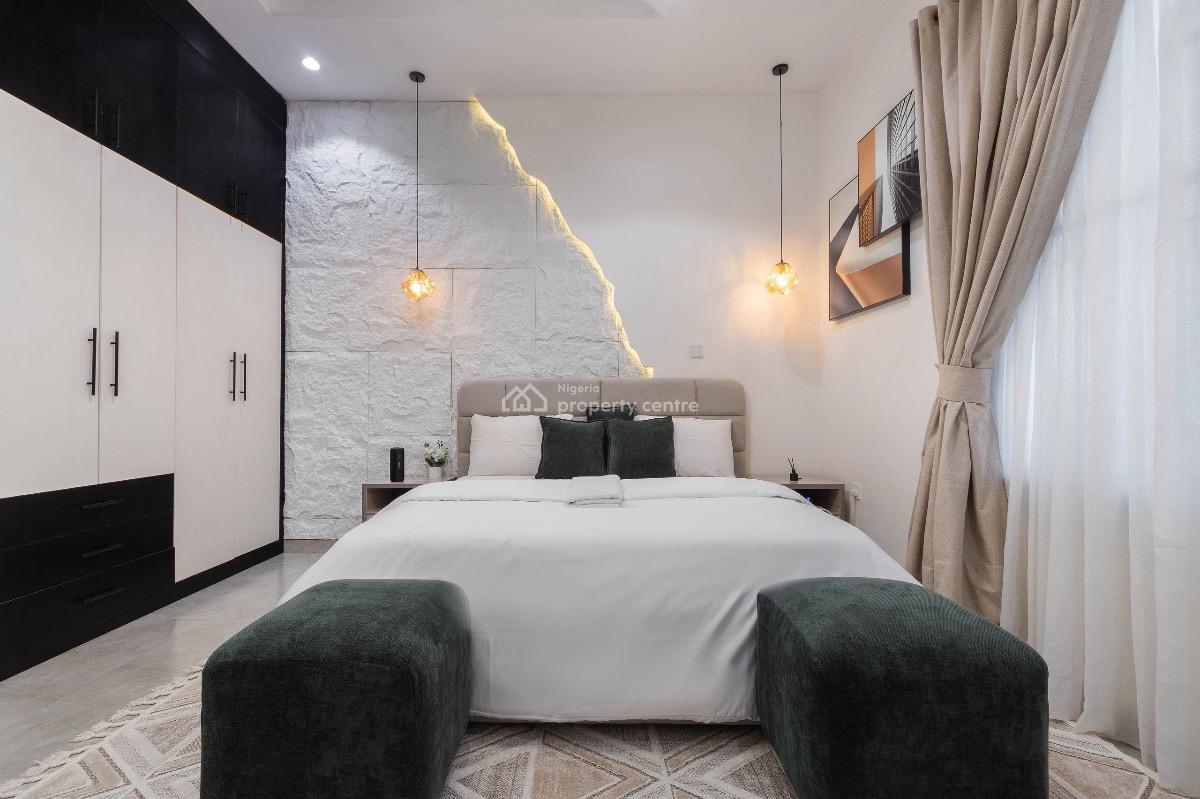 Luxurious 2 Bedrooms Penthouse with Pool, Snooker, Gym, Rooftop, Lekki Phase 1, Lekki, Lagos, House Short Let