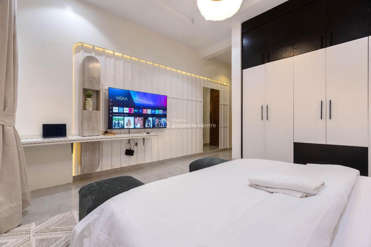 Luxurious 2 Bedrooms Penthouse with Pool, Snooker, Gym, Rooftop, Lekki Phase 1, Lekki, Lagos, House Short Let