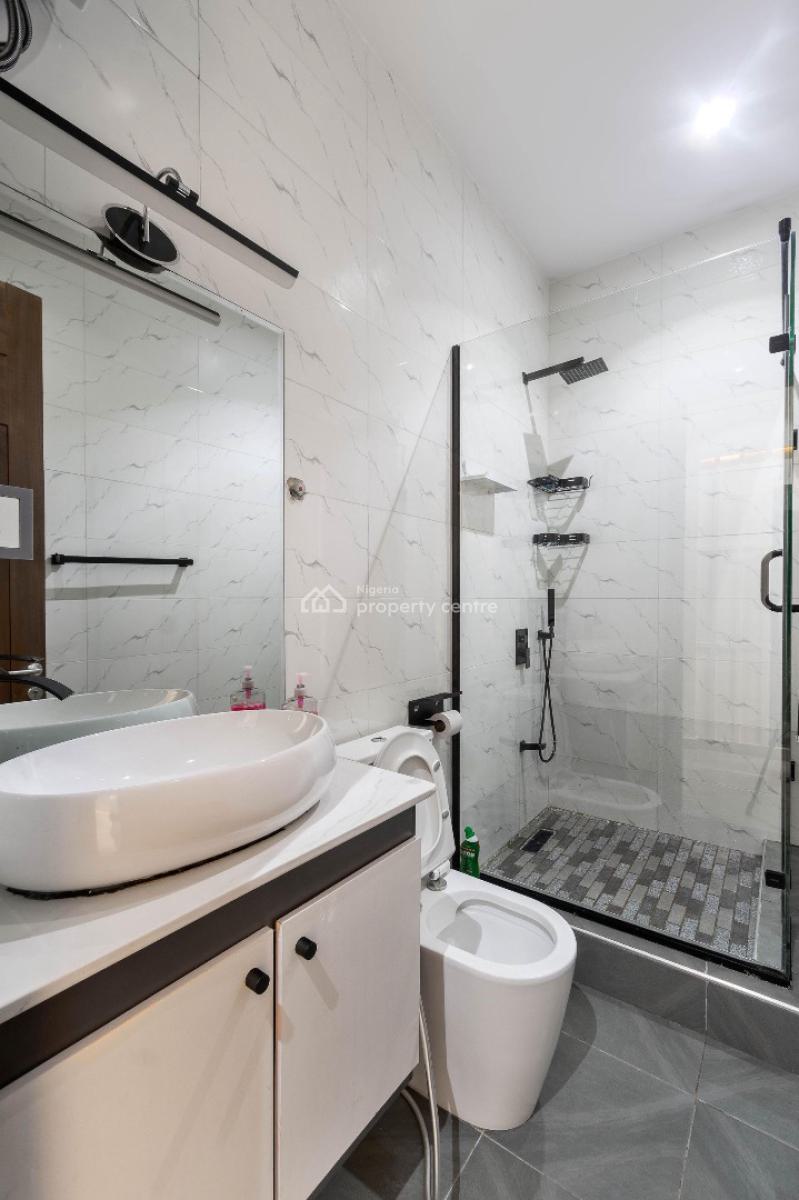 Luxurious 2 Bedrooms Penthouse with Pool, Snooker, Gym, Rooftop, Lekki Phase 1, Lekki, Lagos, House Short Let