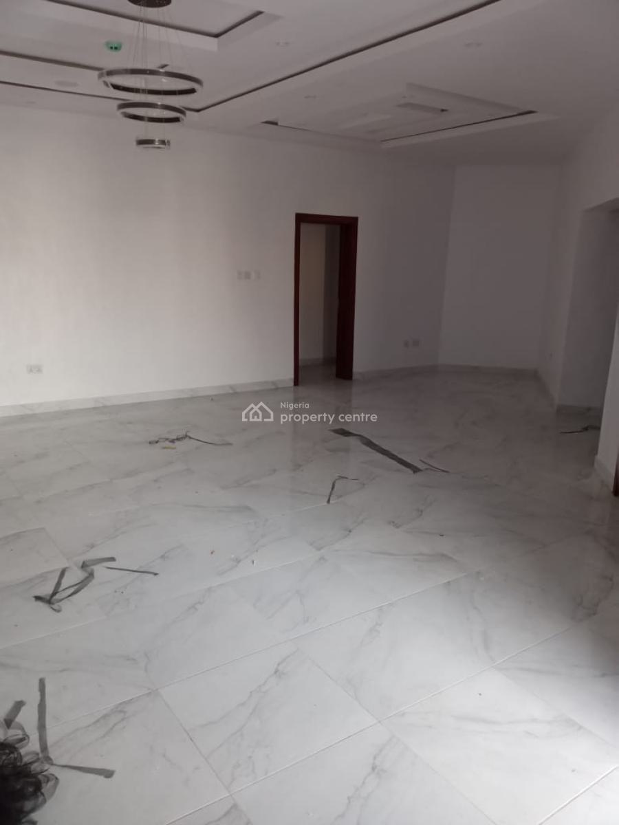 Serviced 2 Bedroom En-suite Flat with Fitted Kitchen, Cooker, Heat Ext, Lekki Phase 1, Lekki, Lagos, Flat / Apartment for Rent