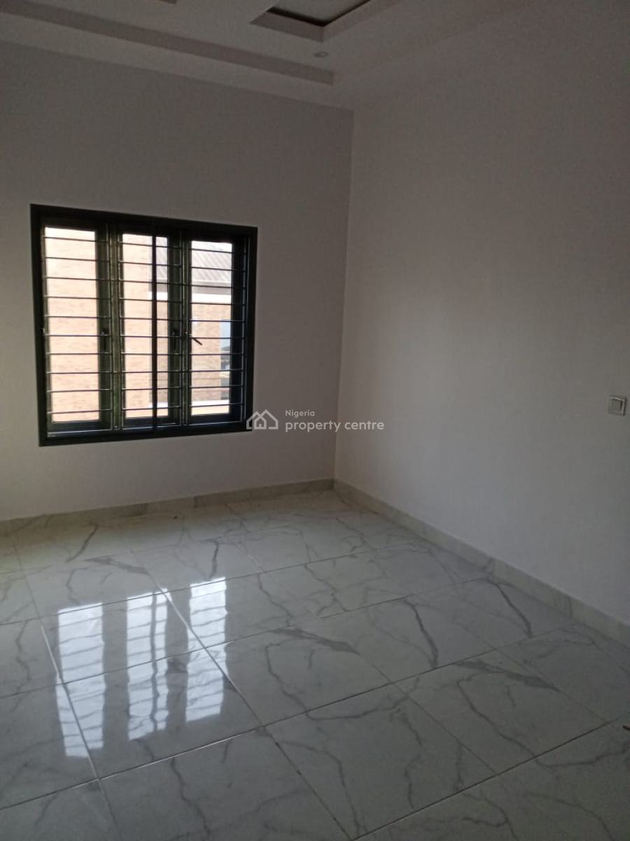 Serviced 2 Bedroom En-suite Flat with Fitted Kitchen, Cooker, Heat Ext, Lekki Phase 1, Lekki, Lagos, Flat / Apartment for Rent