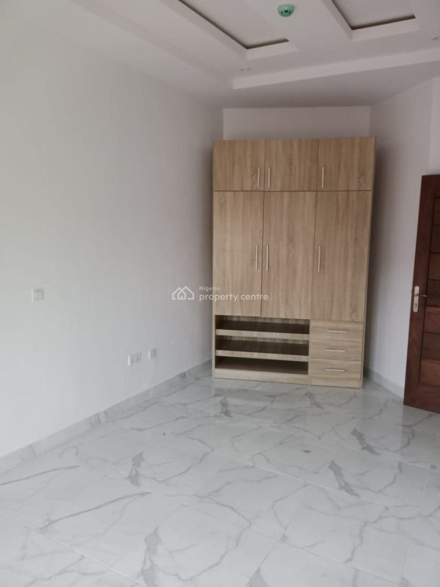 Serviced 2 Bedroom En-suite Flat with Fitted Kitchen, Cooker, Heat Ext, Lekki Phase 1, Lekki, Lagos, Flat / Apartment for Rent