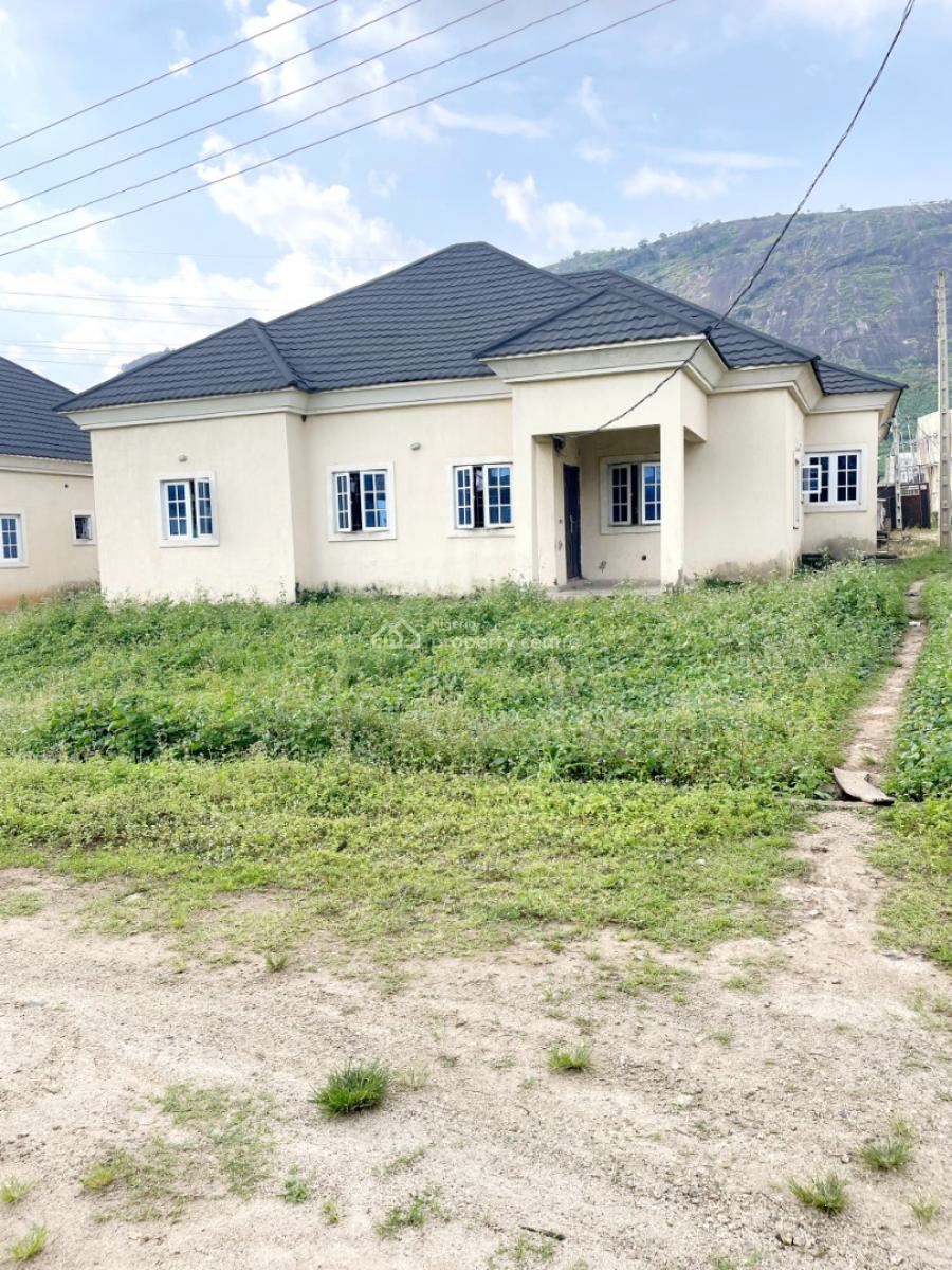 Massive 3bedroom Detached Bungalow  in an  Estate, Kubwa District, Kubwa, Abuja, Detached Bungalow for Sale