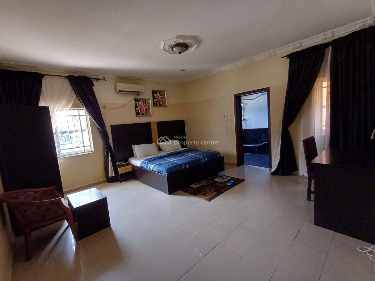 17 Rooms Detached Duplex with Massive Compound, Gwarinpa, Abuja, Detached Duplex for Rent