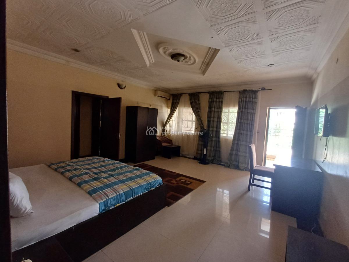17 Rooms Detached Duplex with Massive Compound, Gwarinpa, Abuja, Detached Duplex for Rent