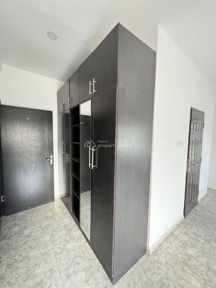 Well Built 3 Bedroom Apartment with a Bq in a Gated Secured Estate, Lekki Phase 1, Lekki Phase 1, Lekki, Lagos, Block of Flats for Sale