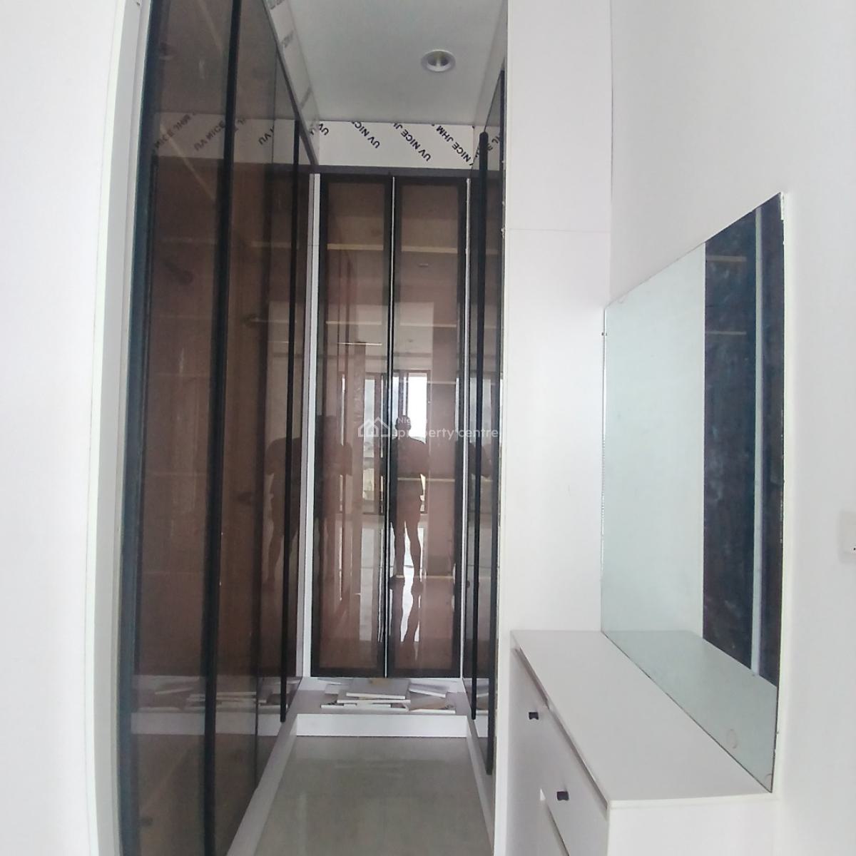 3 Bedroom Apartment with Swimming Pool,elevator. Rooftop Terrace, Lekki Phase 1, Lekki, Lagos, Flat / Apartment for Rent
