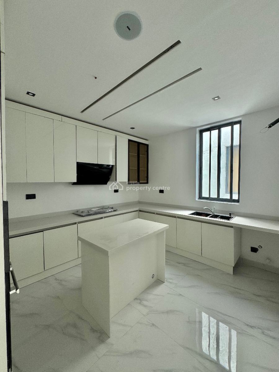 Well Built 3 Bedroom Apartment, Lekki Phase 1, Lekki, Lagos, Flat / Apartment for Sale