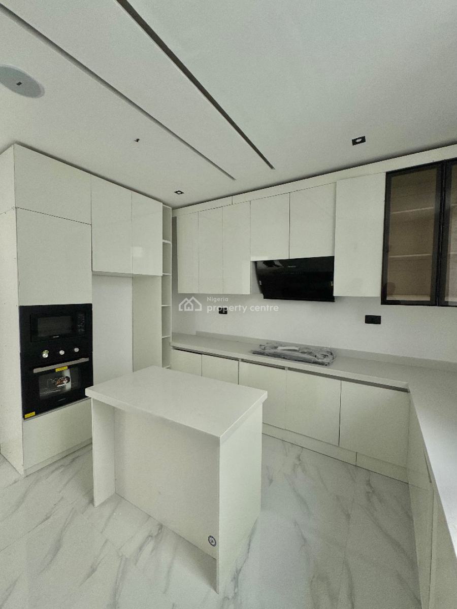 Well Built 3 Bedroom Apartment, Lekki Phase 1, Lekki, Lagos, Flat / Apartment for Sale