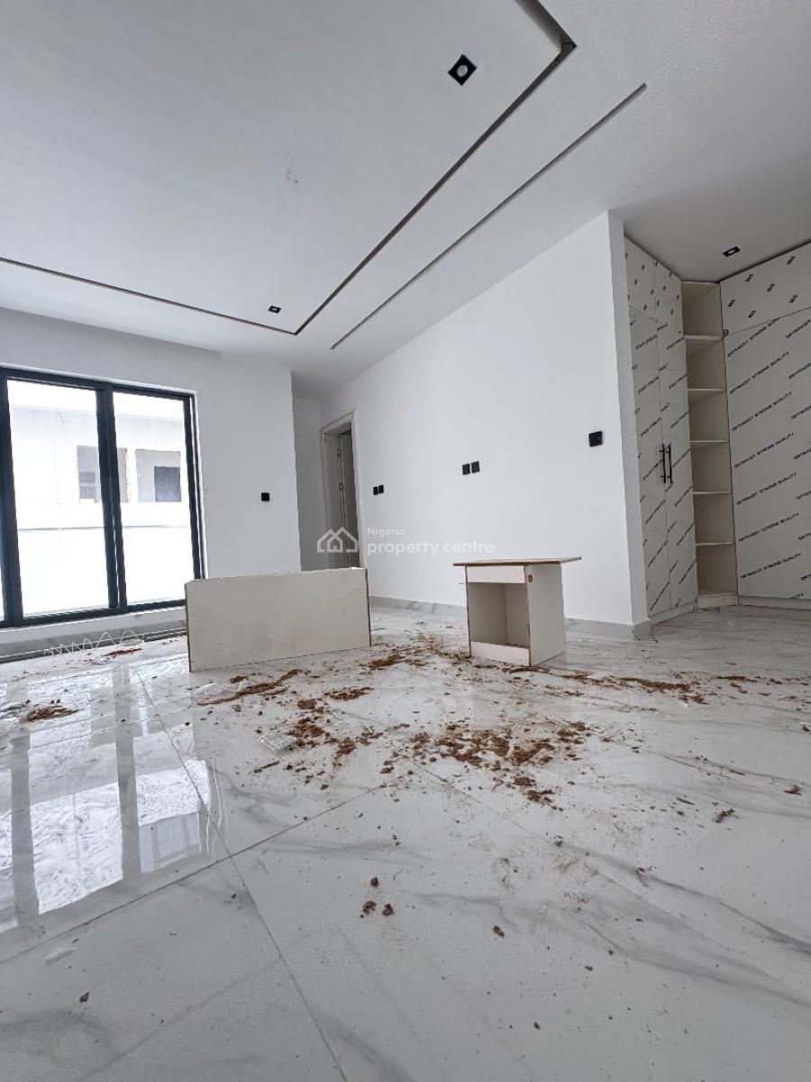 Well Built 3 Bedroom Apartment, Lekki Phase 1, Lekki, Lagos, Flat / Apartment for Sale