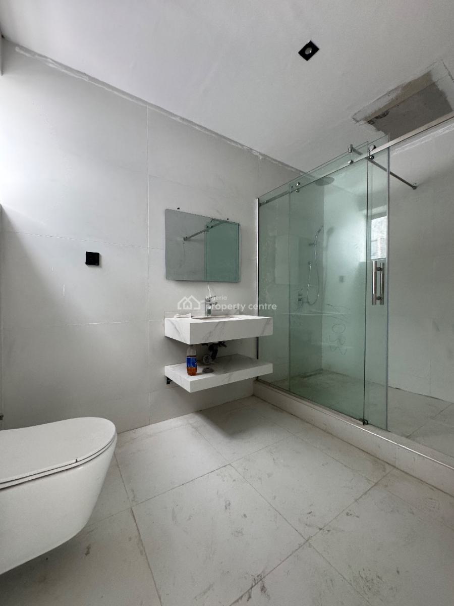 Well Built 3 Bedroom Apartment, Lekki Phase 1, Lekki, Lagos, Flat / Apartment for Sale