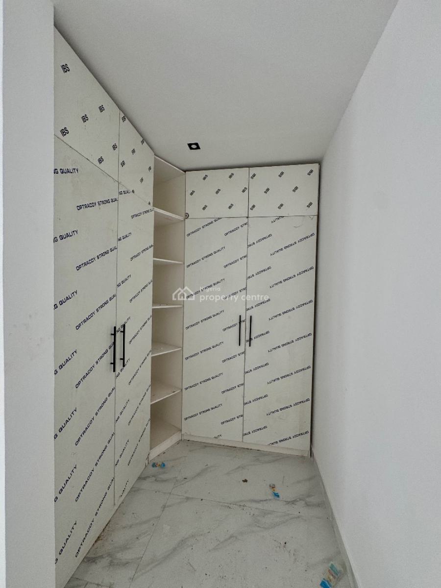 Well Built 3 Bedroom Apartment, Lekki Phase 1, Lekki, Lagos, Flat / Apartment for Sale