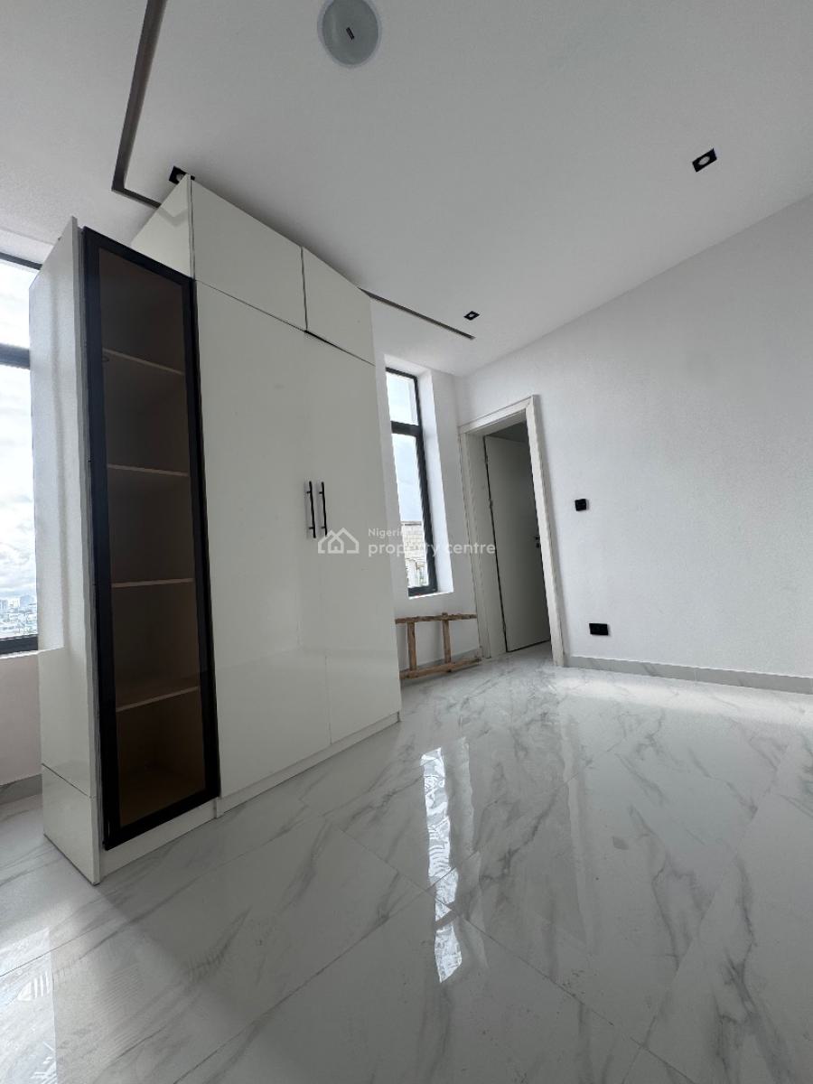 Well Built 3 Bedroom Apartment, Lekki Phase 1, Lekki, Lagos, Flat / Apartment for Sale