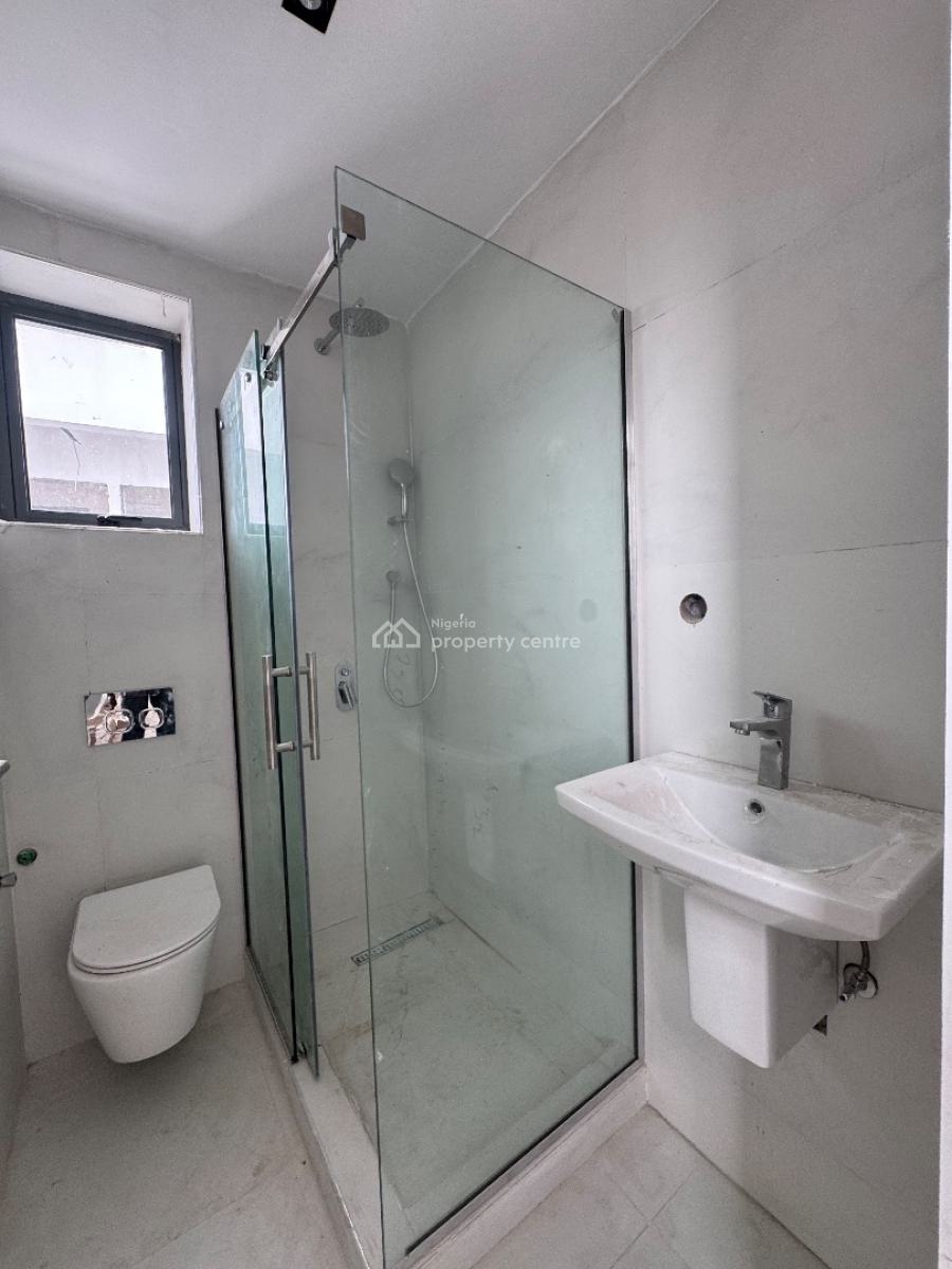Well Built 3 Bedroom Apartment, Lekki Phase 1, Lekki, Lagos, Flat / Apartment for Sale