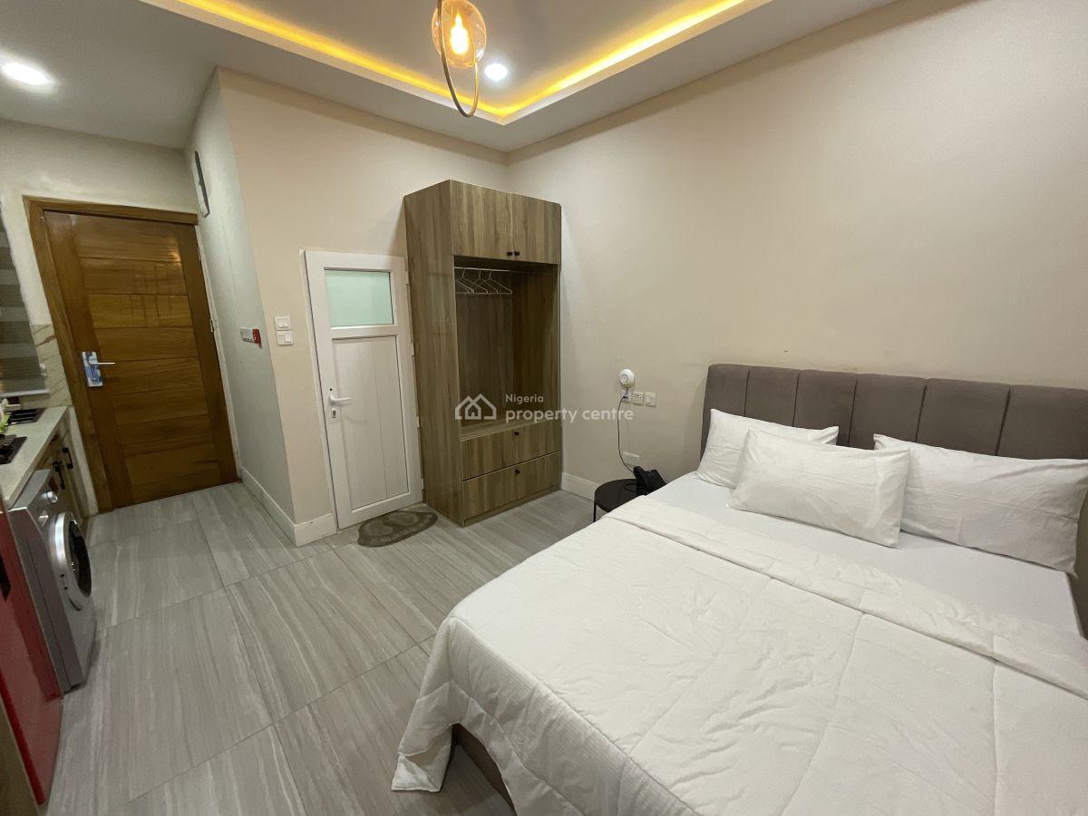 Nicely Furnshed Studio Apartment, Ikota, Lekki, Lagos, Flat / Apartment Short Let
