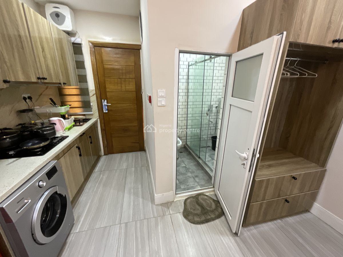 Nicely Furnshed Studio Apartment, Ikota, Lekki, Lagos, Flat / Apartment Short Let