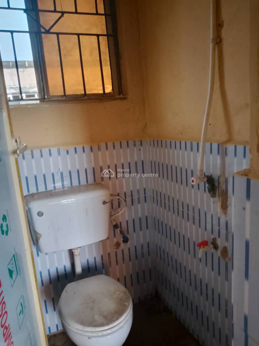 a Clean and Gated Room and Parlor, Lucky Fiber Road, Ikorodu, Lagos, Flat / Apartment for Rent