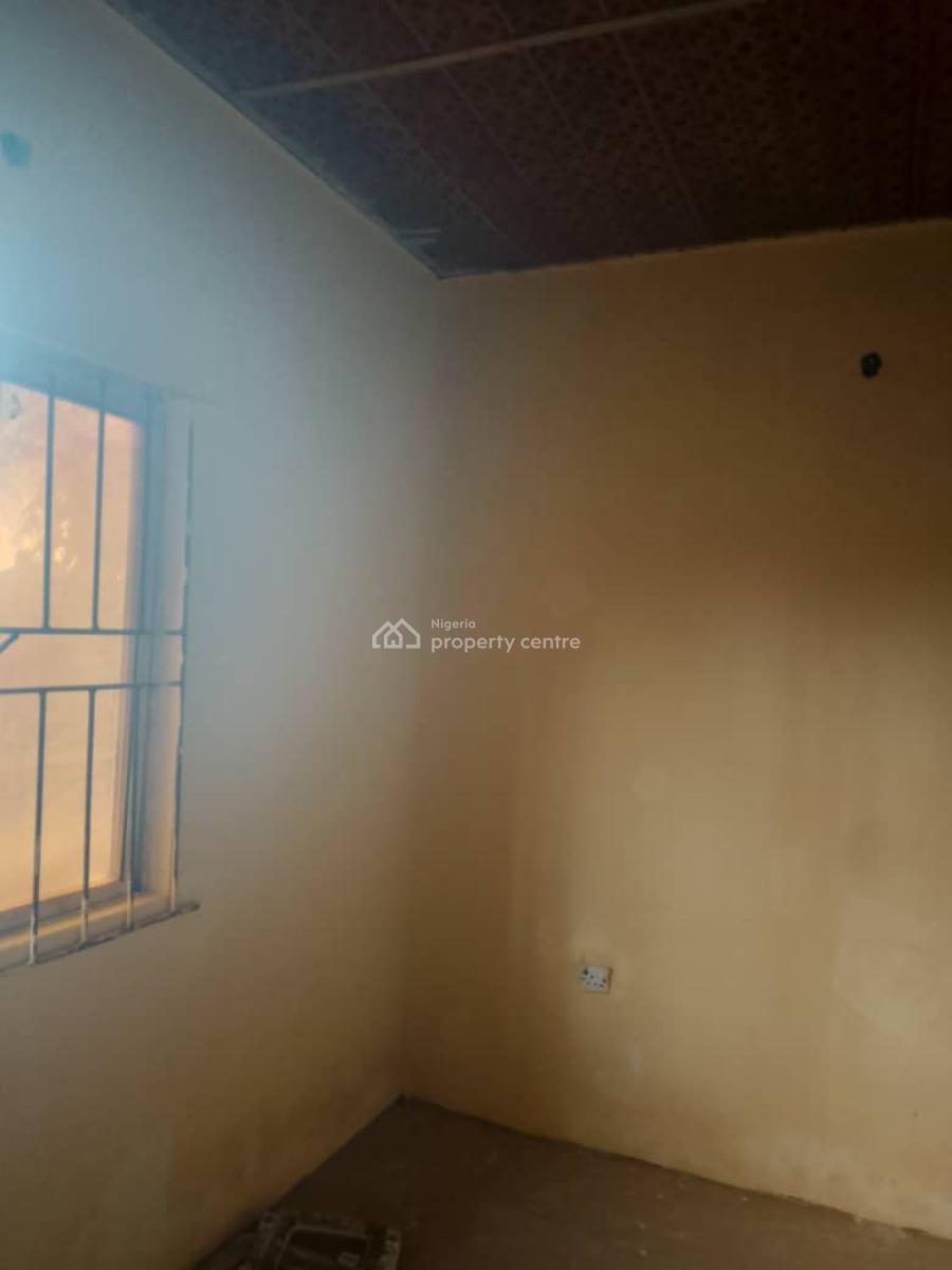 a Clean and Gated Room and Parlor, Lucky Fiber Road, Ikorodu, Lagos, Flat / Apartment for Rent