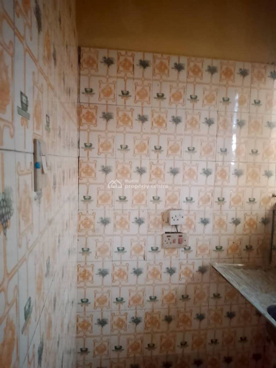 a Clean and Gated Room and Parlor, Lucky Fiber Road, Ikorodu, Lagos, Flat / Apartment for Rent