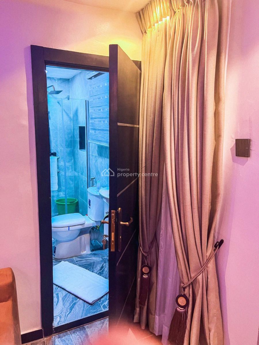 Fully Furnished and Service Mini Flat @lekki Phase One, Off Admiralty Way, Lekki Phase 1, Lekki, Lagos, Mini Flat (room and Parlour) for Rent